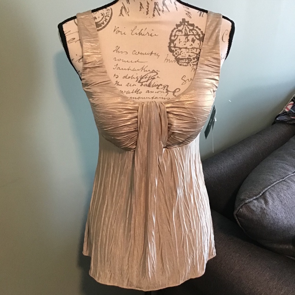 MAC’YS BCX METALLIC GOLD TOP SZ M NWT- PRICE IS FIRM!